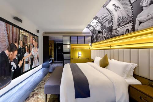 Deluxe Double Room with Bath image 4