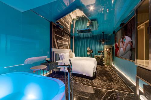 Deluxe Double Room image 3