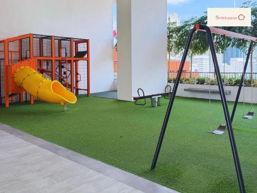 KLCC View | Netflix | Walk to LRT & Sunway Putra