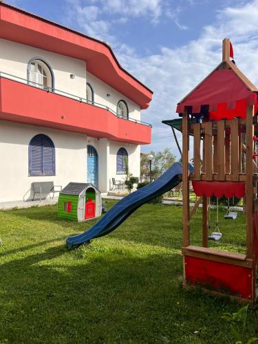 Дитячий майданчик, Villa Somma Apartments in Пімонте