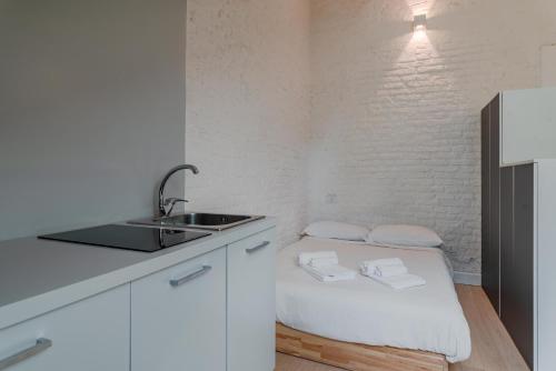 One-Bedroom Apartment image 6