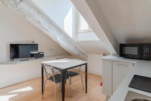 One-Bedroom Apartment image 7