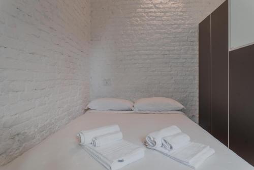 One-Bedroom Apartment image 9