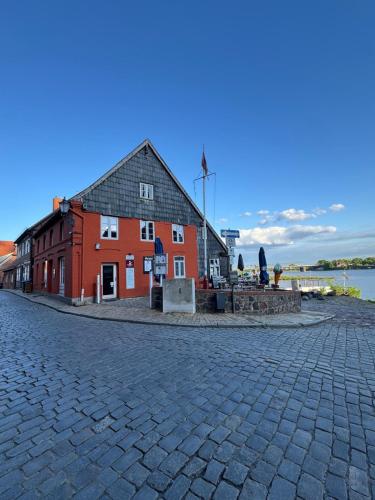 Millers Kate mit Elbblick in Lauenburg, Deutschland