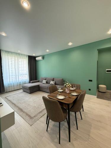 Двухкомнатная квартира с дизайнерским интерьером и видом на горы, Almaty (foto 10)