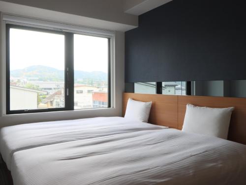 Deluxe Twin Room image 3