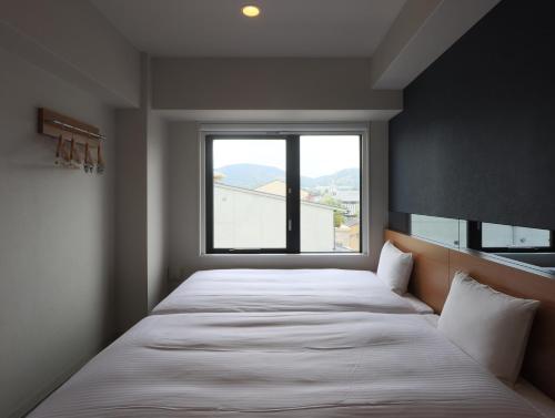 Deluxe Twin Room image 2