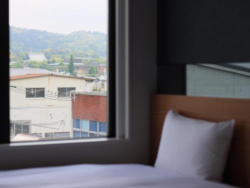 Deluxe Twin Room image 1