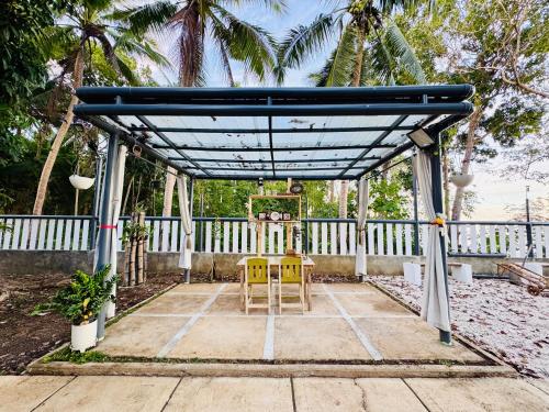 Bohol Seafront Villa Pasan Cove a resort homestay in Guindulman