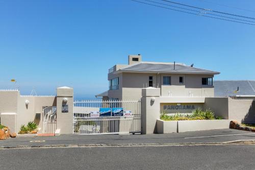 Ocean View 2 bed Apt in Camps Bay Skyline Heights - image 2