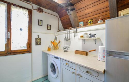 virtuve, Gorgeous Home In San Romano In Garfagna in San Romano In Garfagnana