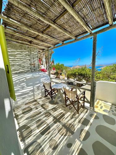 Surrounding environment, Villa Zografos in Iraklia (Cyclades)