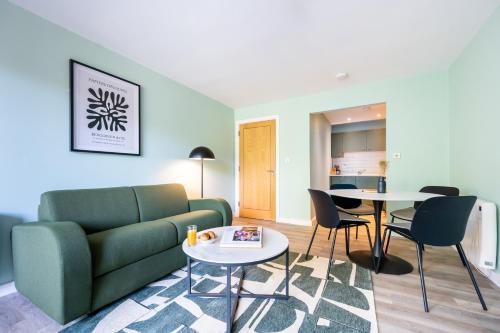 One-Bedroom Apartment image 3