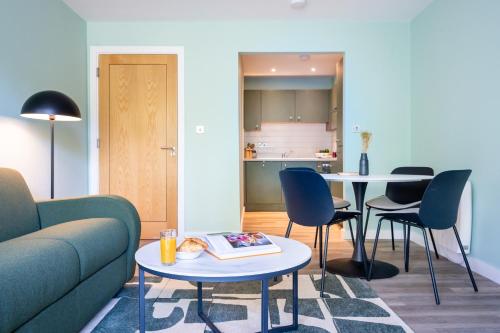 One-Bedroom Apartment image 4