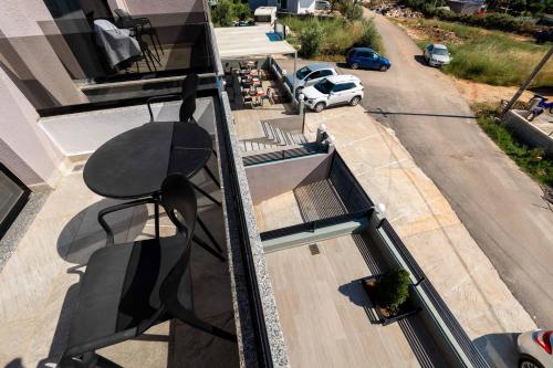 Deluxe Double Room with Balcony image 3