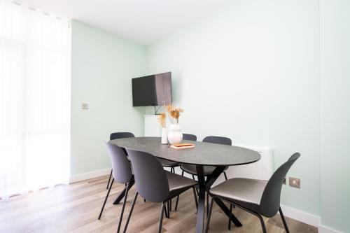 Three-Bedroom Apartment image 10