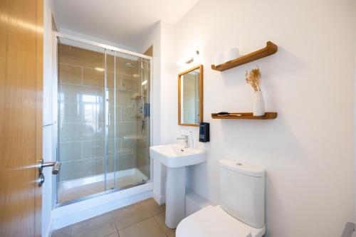 Three-Bedroom Apartment image 5