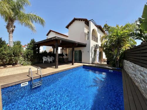 Villa with Private Pool image 5