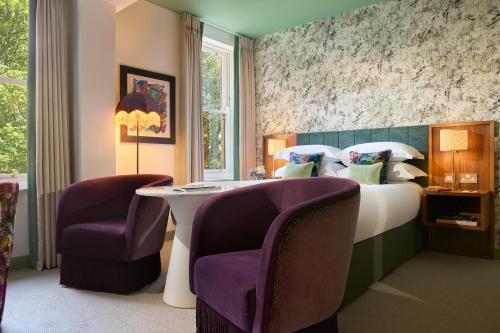 Deluxe Queen Room image 2