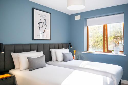 Three-Bedroom Apartment image 1