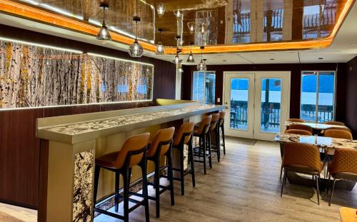 Lake View Suites - image 7