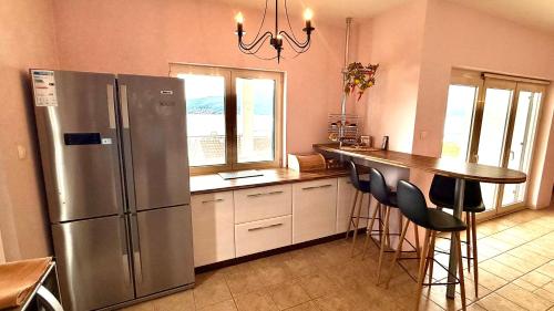 Seafront Villa Montenegro1 min to the Sea in Baosici
