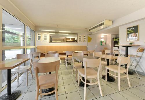 Ресторан, B&B HOTEL Alencon Nord in Вальфрамбер