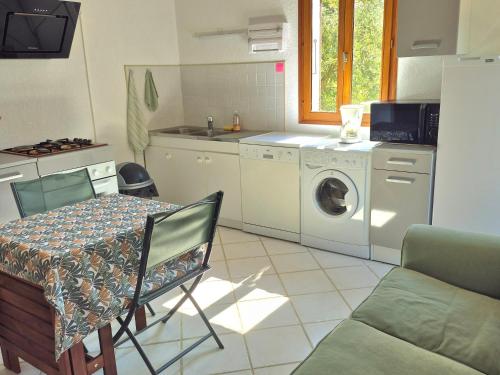 Maison indépendante avec Jardin, Studio de 26m2 tout équipé avec Climatisation réversible (Maison independante avec Jardin, Studio de 26m2 tout equipe avec Climatisation reversible) in Rochegude