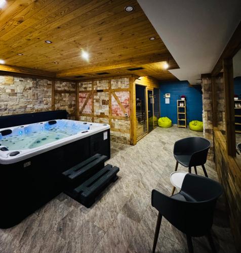KABAN BOUTIQUE HOTEL - 5Star Central Villa in Vatra Dornei - Tap to explore photos