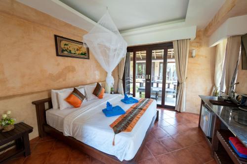 Wind Beach Resort near Sairee Beach