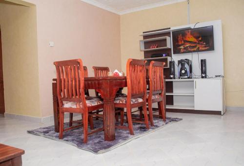 Amzar Stays in 奈庫魯