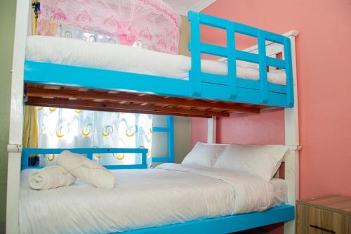 Amzar Stays in 奈庫魯