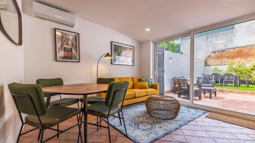 Sunny Garden 2BDR Apartment by LovelyStay, Лиссабон