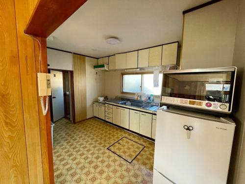 Kitchen, Yubari Showa Retro Snow House 8pax 1min Station in Yubari