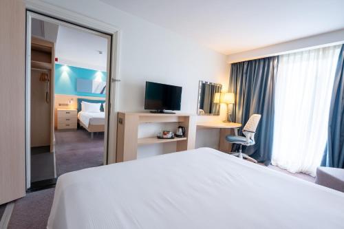 Hampton By Hilton Bristol Airport - image 25