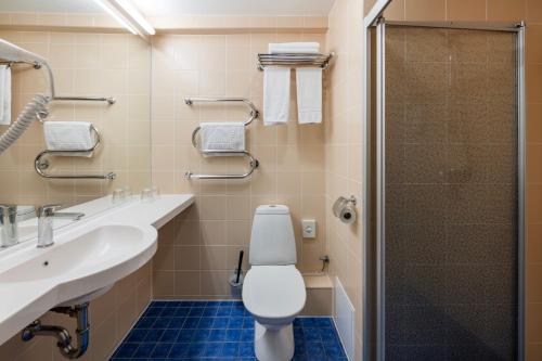Standard Single Room image 6