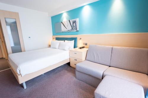 Hampton By Hilton Bristol Airport - image 22
