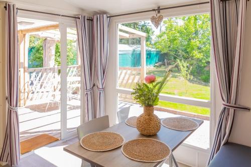 Blue Grass Ranch - MobilHome Cactus & JACUZZI in 比肖夫塞姆