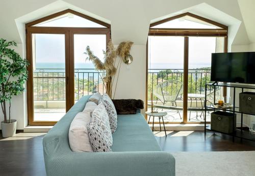 Panoramic Sea-View I 2-Bedroom Flat with Terrace by Flat Manаger, Balchik (photo 6)