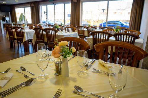 Restaurant, Szepia Bio and Art Hotel in Zsambek