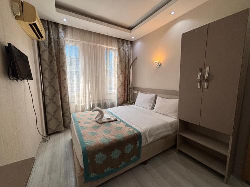 Fly Hotel – Istanbul, FL