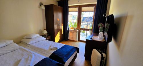 Double Room image 5
