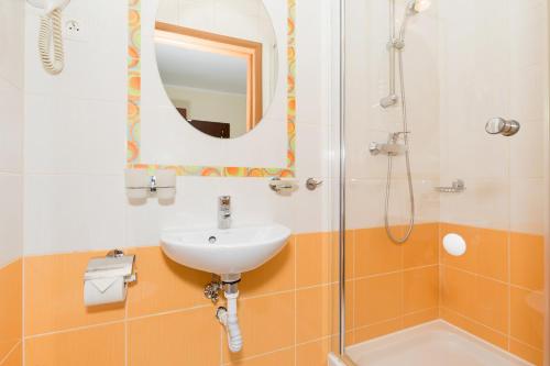 Double Room image 3