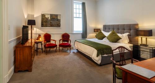The Cape Town Club - image 13