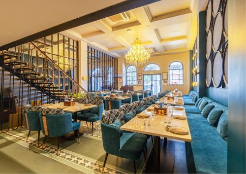 Létesítmények, Saltstayz Autograph - Connaught Place near Connaught tér