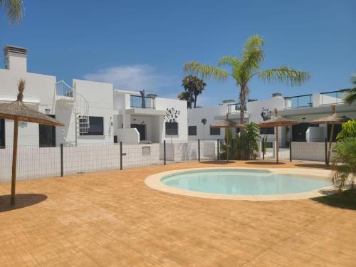 Exterior view, Bungalow Hidden Paradise, cerca de la playa Deveses in Almadrava