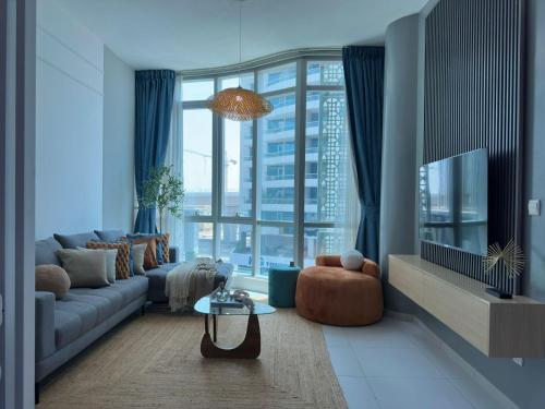 Sunsets and Skylines 1BR in Panoramic Tower, Dubai (Foto 9)