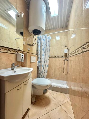 Contessa Apartments - image 2