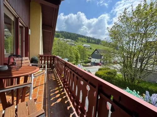 SonnenTraum Willingen - 95qm, 3 Schlafzimmer, 3 Bäder, Balkon & Bergblick in Willingen, Deutschland