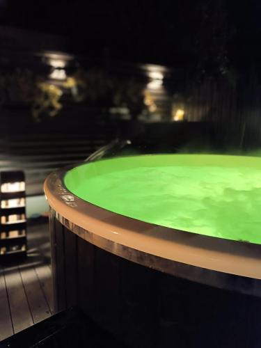 Hot tub, Ad Maiora Luxury Glamping private Spa in Faedis